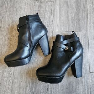 Dominique Nicole Black High Heel Zip Up Faux Leather Ankle Boot Booties 8